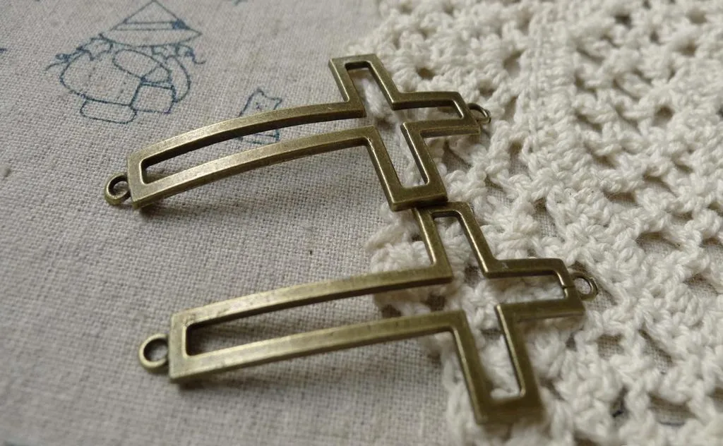 10 pcs Antique Bronze Curved Sideways Cross Bracelet Connector A6205