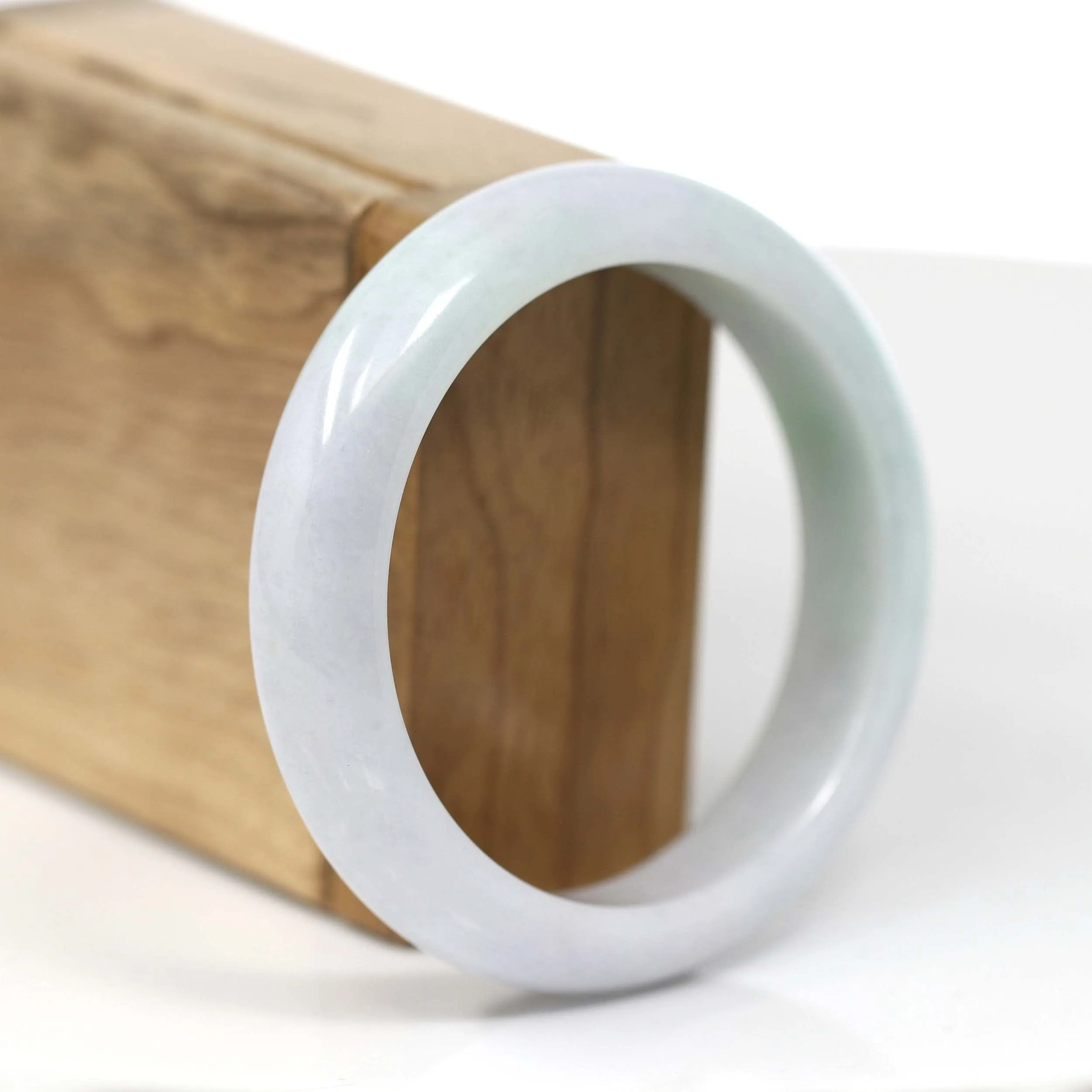 Baikalla Classic White Green Burmese Jadeite Jade Bangle (56.50 mm) T194