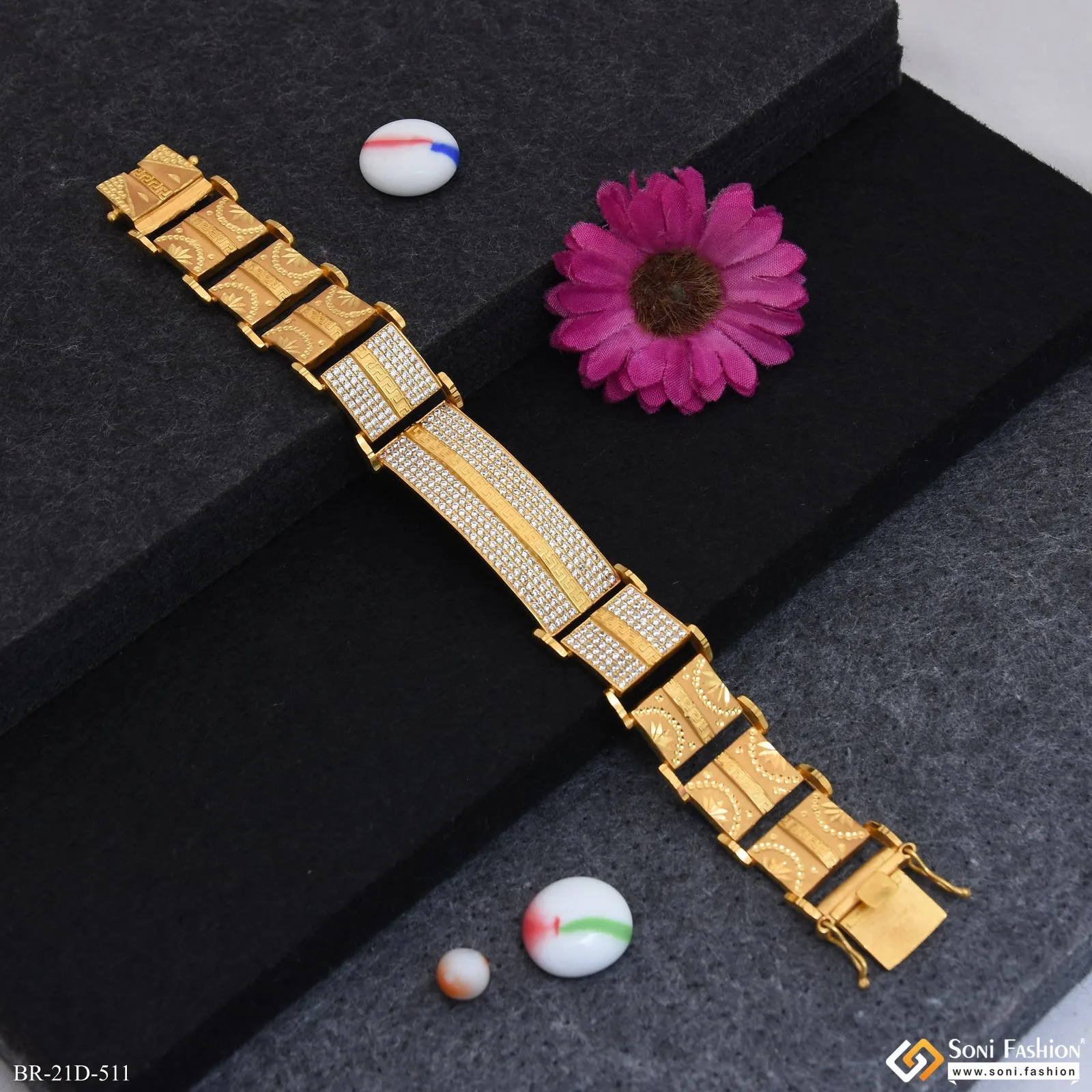 Exciting Design High-Quality Gold Plated Bracelet for Men - Style D511