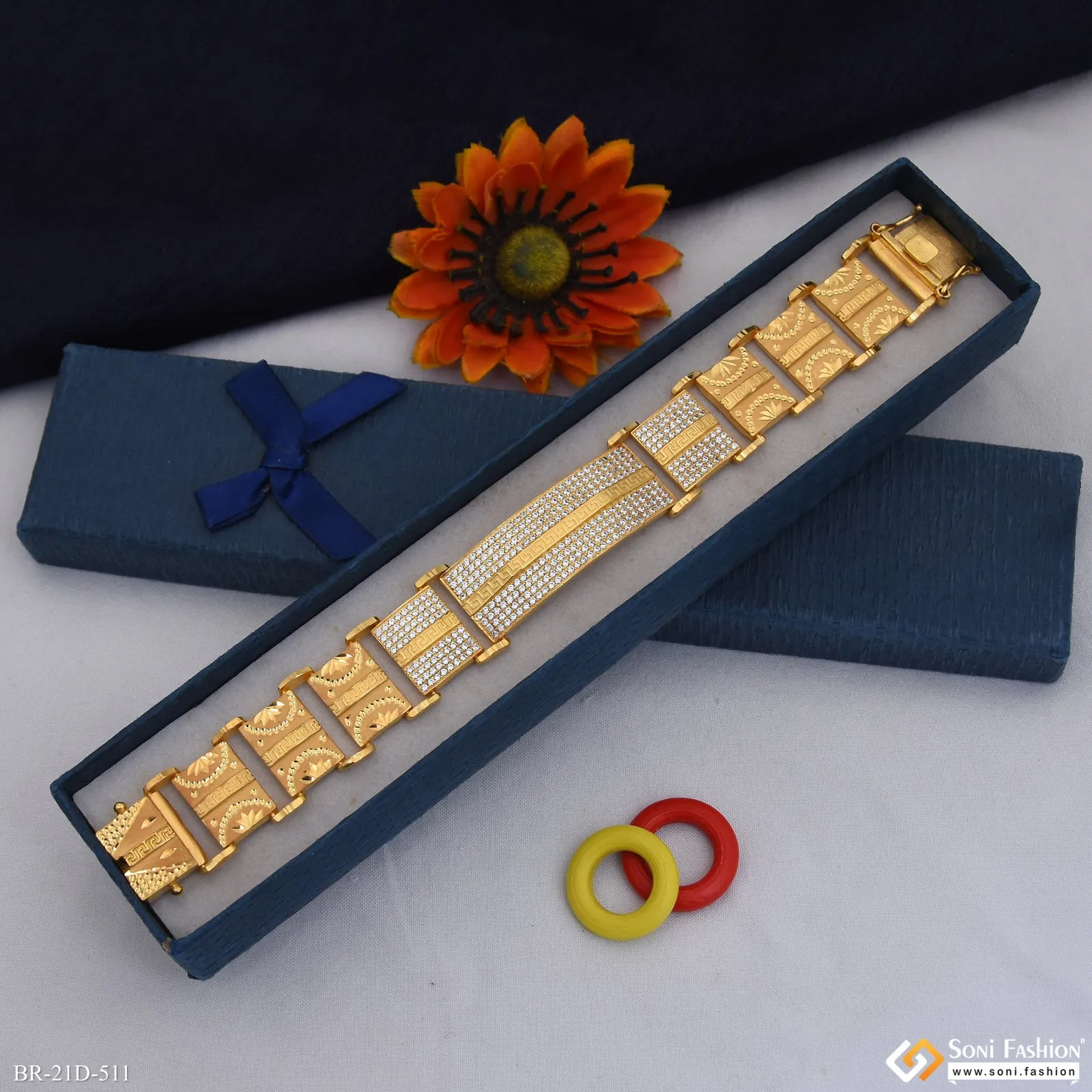 Exciting Design High-Quality Gold Plated Bracelet for Men - Style D511