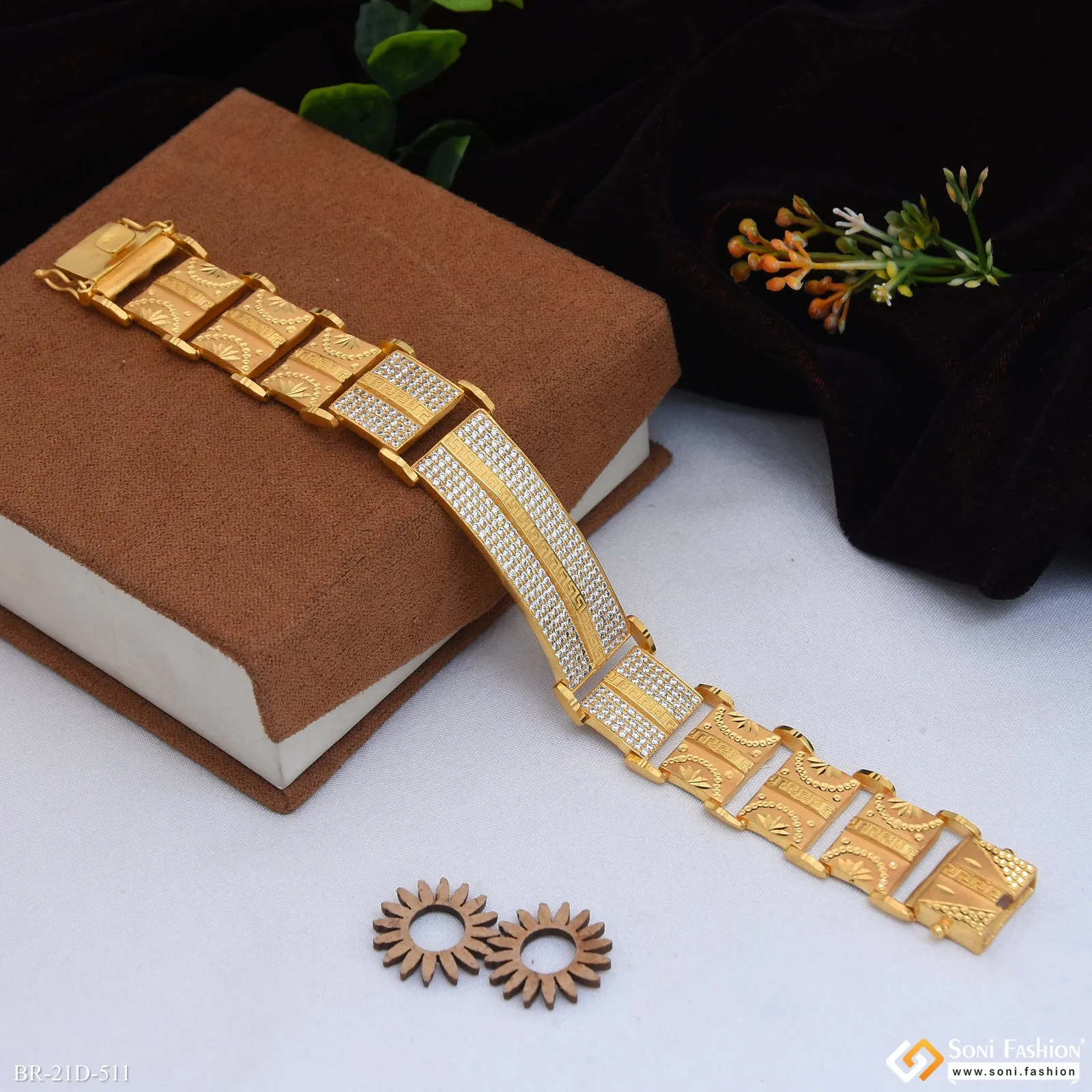 Exciting Design High-Quality Gold Plated Bracelet for Men - Style D511