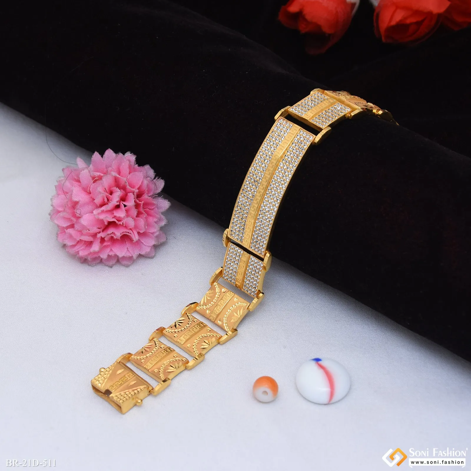 Exciting Design High-Quality Gold Plated Bracelet for Men - Style D511