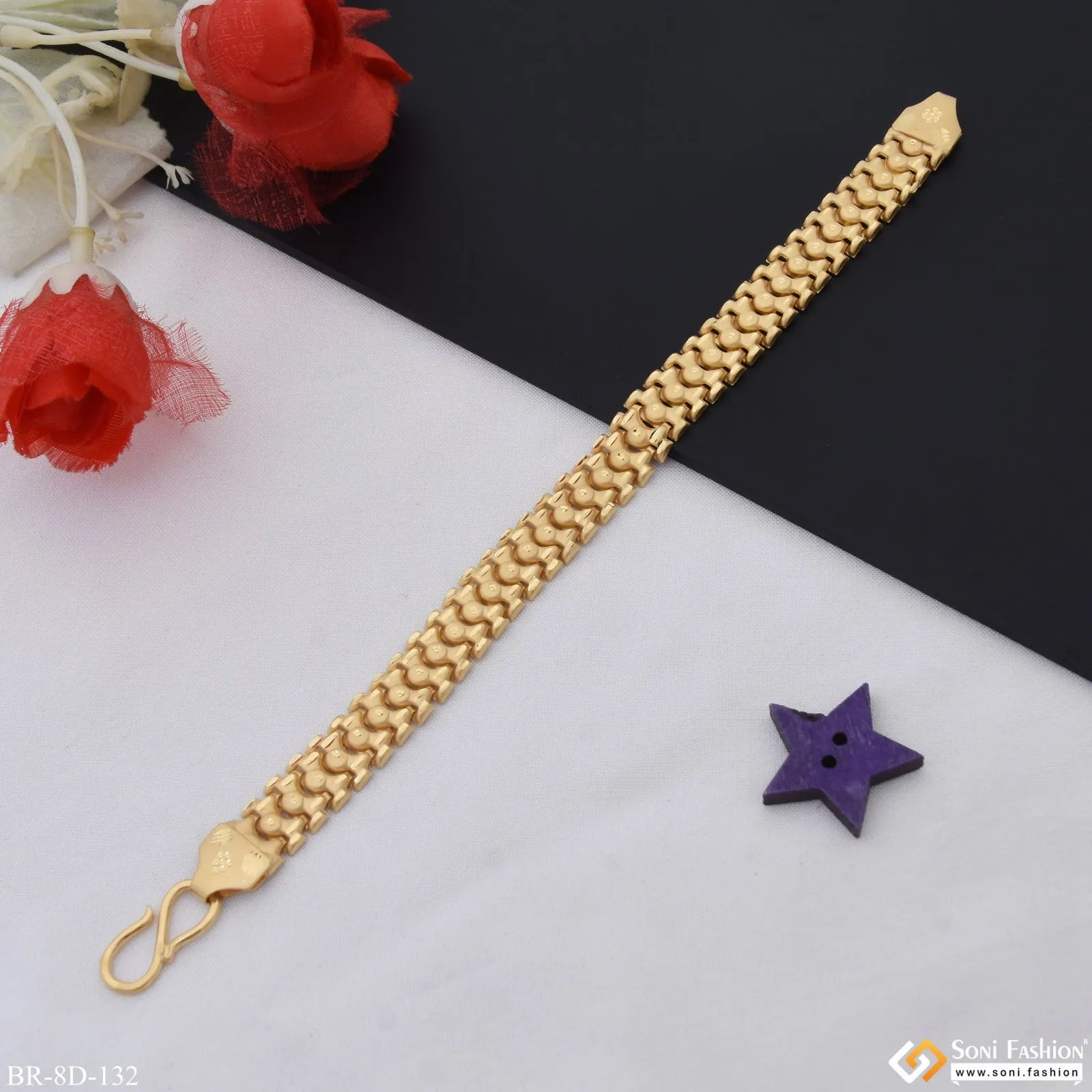 Exciting Design High-Quality Gold Plated Pokal Bracelet for Men - Style D132
